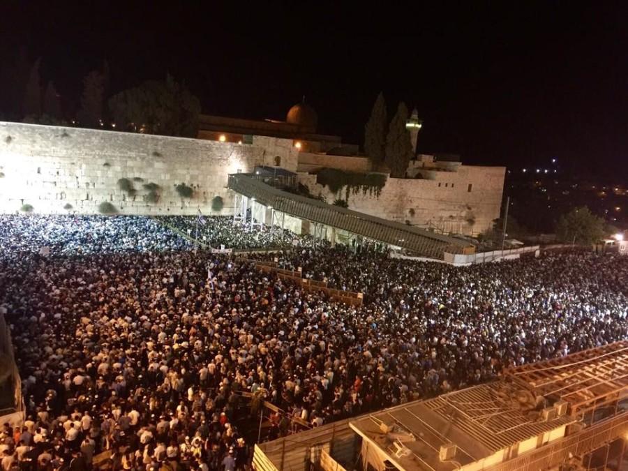 Thousands+of+Jews+gathered+at+the+Western+Wall+in+Jerusalem+to+say+slichot+prior+to+Rosh+Hashana.+Over+the+last+few+weeks%2C+a+wave+of+Palestinian+attacks+on+Israeli+civilians+has+triggered+fear+and+anxiety+throughout+the+nation.
