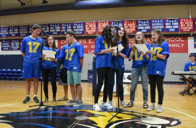 Seniors from the Spanish VI class sing “Celebra La Vida” at Kabbalat Shabbat on Friday, Sept. 23. Spanish music has been played over the loudspeaker instead of bells the entire week. 
