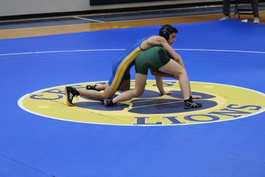 Pin it to win it: Varsity team wrestles its way to 1-1-2 record
