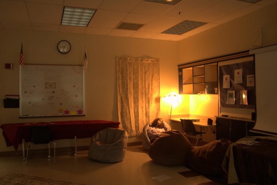 Freshman Maytal Polonetsky takes a nap in the Quiet Room. The small lamp illuminating her is meant to be the room’s only source of artificial lighting other than candles. The whiteboard also features inspirational messages.