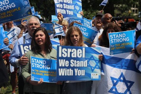 Jews gather in support of Israel. 
