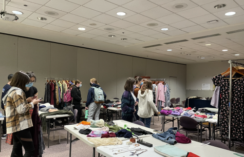 During lunch, many students visited the exhibition hall to check out the thrift flip.