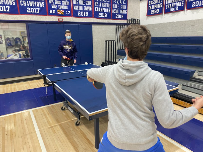 Juniors+Josh+Kelner+and+Aiden+Melkin+battle+each+other+in+a+friendly+game+of+ping+pong.