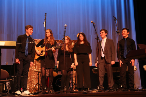 Seniors from Harmoniah and Shir Madness sing “Don’t Forget Where you Belong” to conclude the winter concert. 

