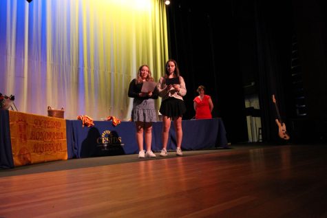 Sophomores Elisheva Babitz (left) and Isabel Jacobs (right) recite the pledge to be inducted into Arabic Honors Society. Photo by Georgia Lindenauer