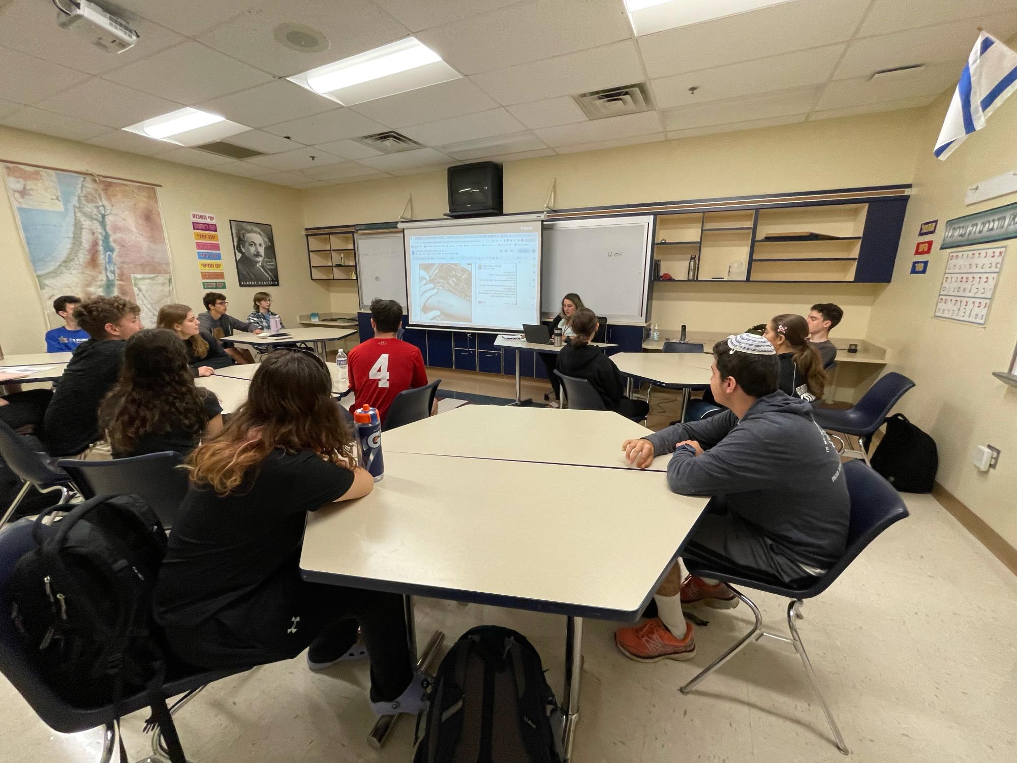 Students learn their newest Hebrew lesson. The Hebrew Lab is available for anyone who wants help with anything related to the Hebrew language, whether that be for class or just in general. 