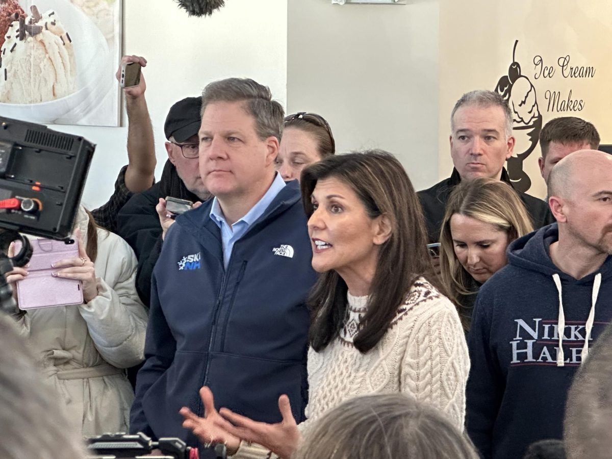 Former+Governor+of+South+Carolina+Nikki+Haley+and+New+Hampshire+Governor+Chris+Sununu+talk+to+reporters+at+the+Beach+Plum+in+Epping%2C+New+Hampshire.