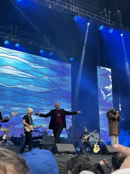 Singer Idan Raichel performs on Nov. 10 at Nationals Park for the Stand With Us rally against anti-semitism.