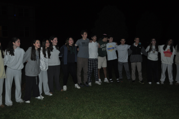 Sophomores joined together to say Havdalah, a service to mark the beginning of a new week. 