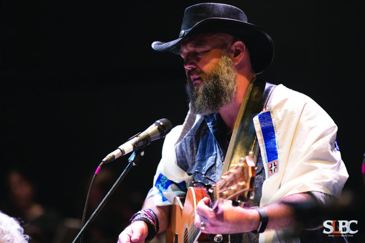 Joe Buchanan performing in a synagogue. Photo by Zach Dalin, used with permission. 