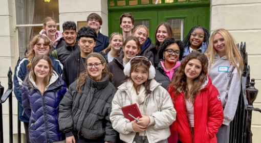 Sami Goldin (front row, second from left) on her study-abroad program in London. Photo from Sami Goldin, used with permission.